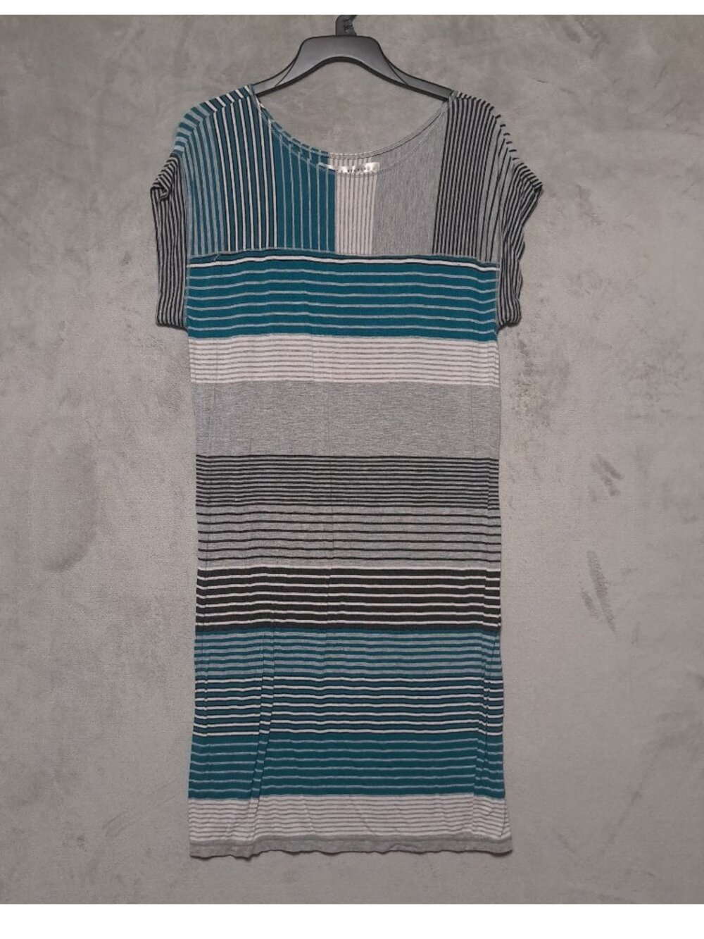 Max Studio Small Gray Black Striped Short Sleeve Round Neck Pullover Dress
